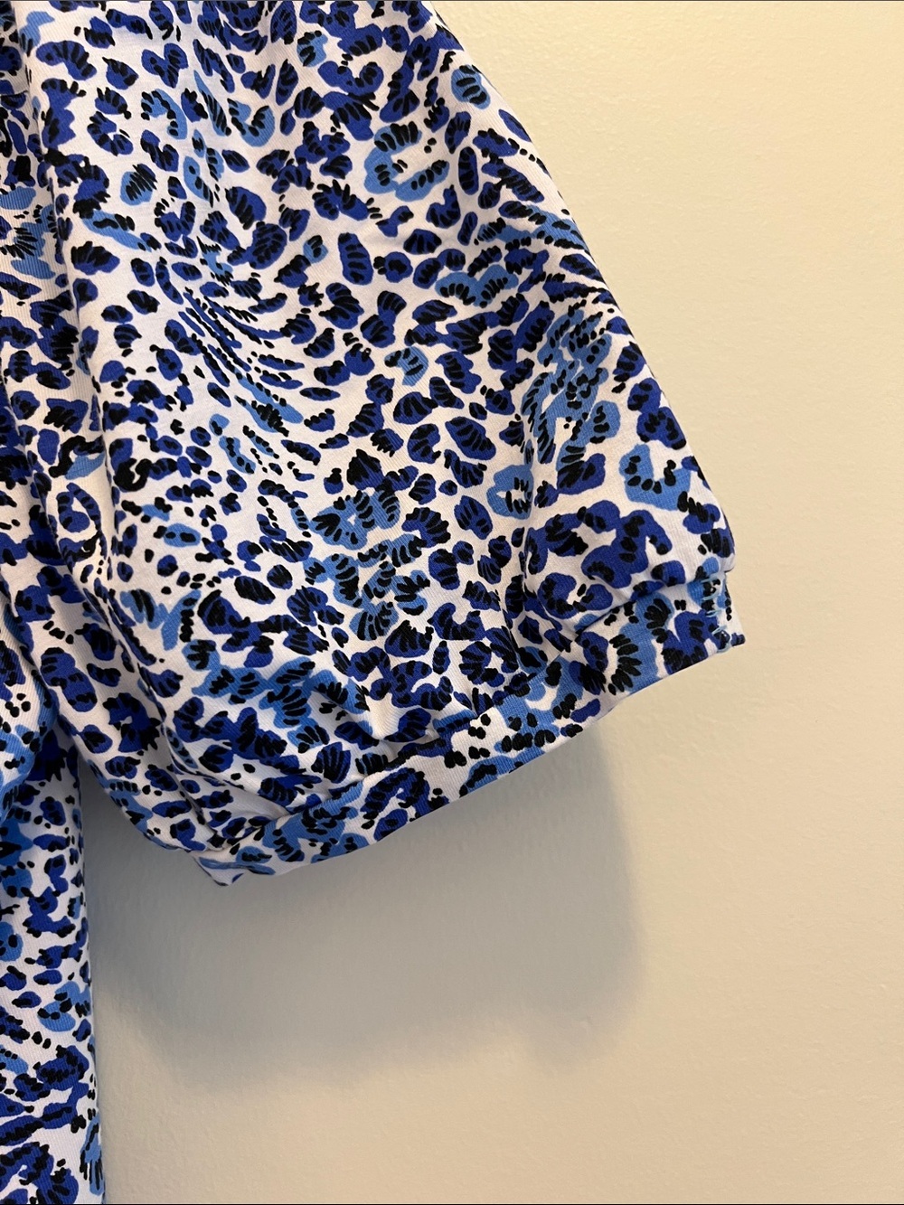 Lilly Pulitzer size M Rhett Knit Top in blue animal print NWOt - Picture 3 of 4